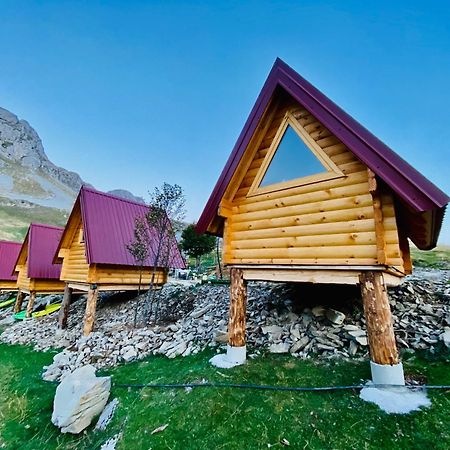 Kapetanovo Jezero Bungalov Bed & Breakfast Podgorica Exterior photo