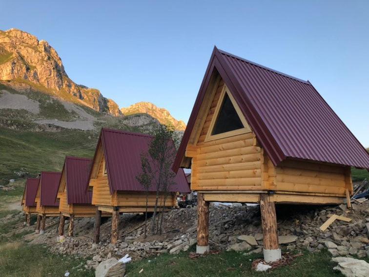 Kapetanovo Jezero Bungalov Bed & Breakfast Podgorica Exterior photo