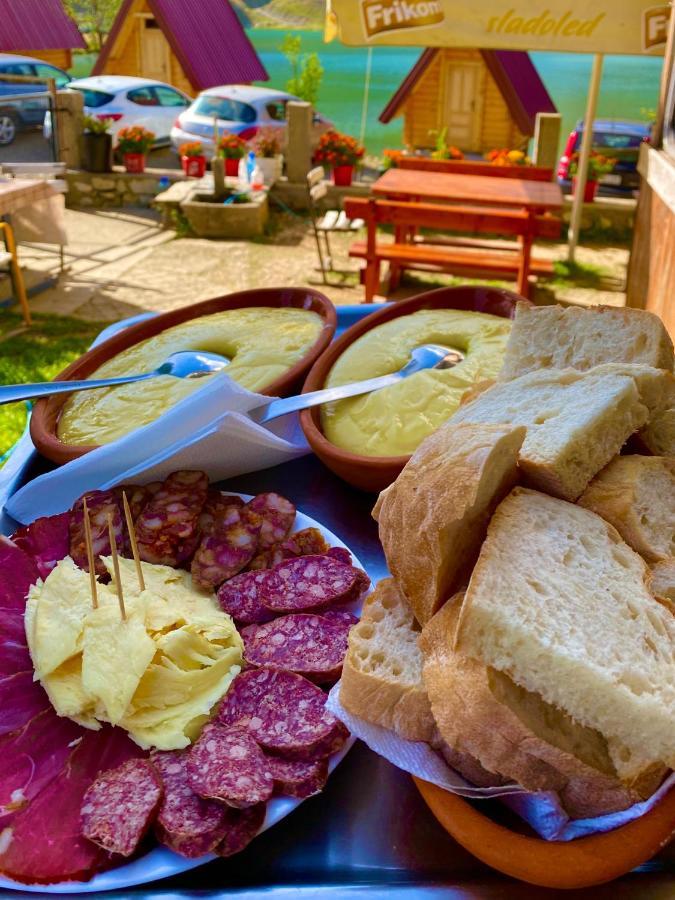 Kapetanovo Jezero Bungalov Bed & Breakfast Podgorica Exterior photo