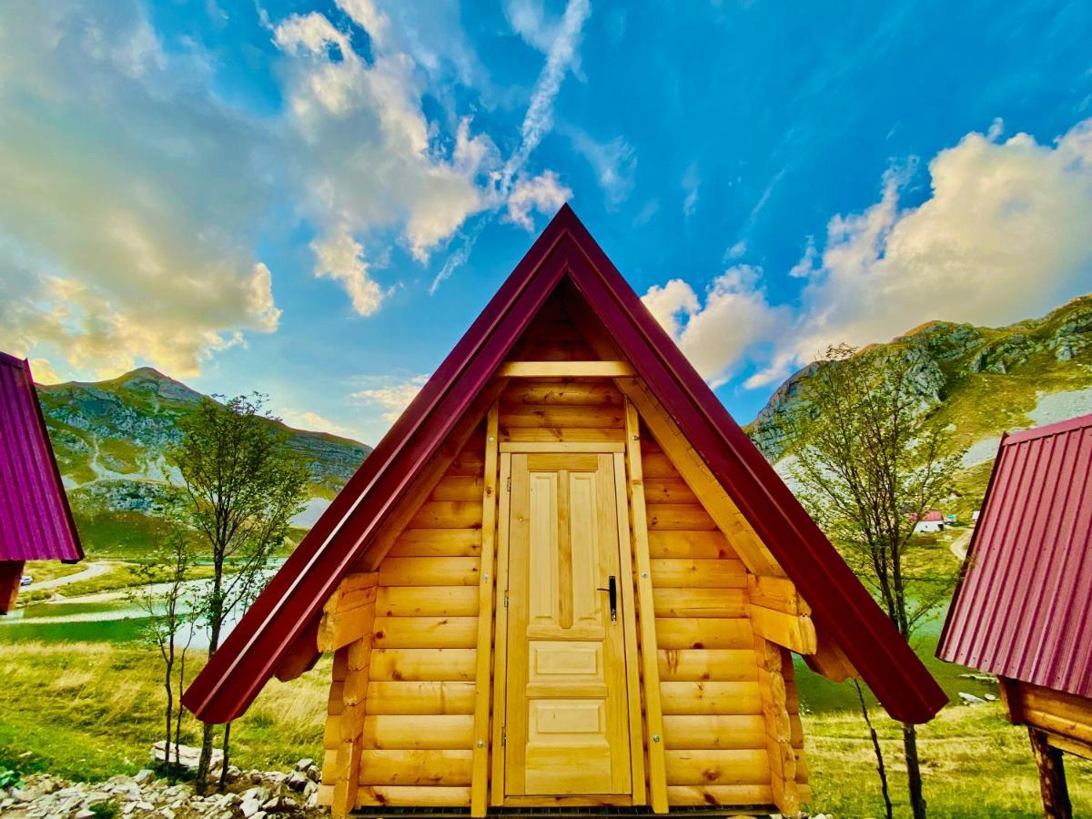Kapetanovo Jezero Bungalov Bed & Breakfast Podgorica Exterior photo