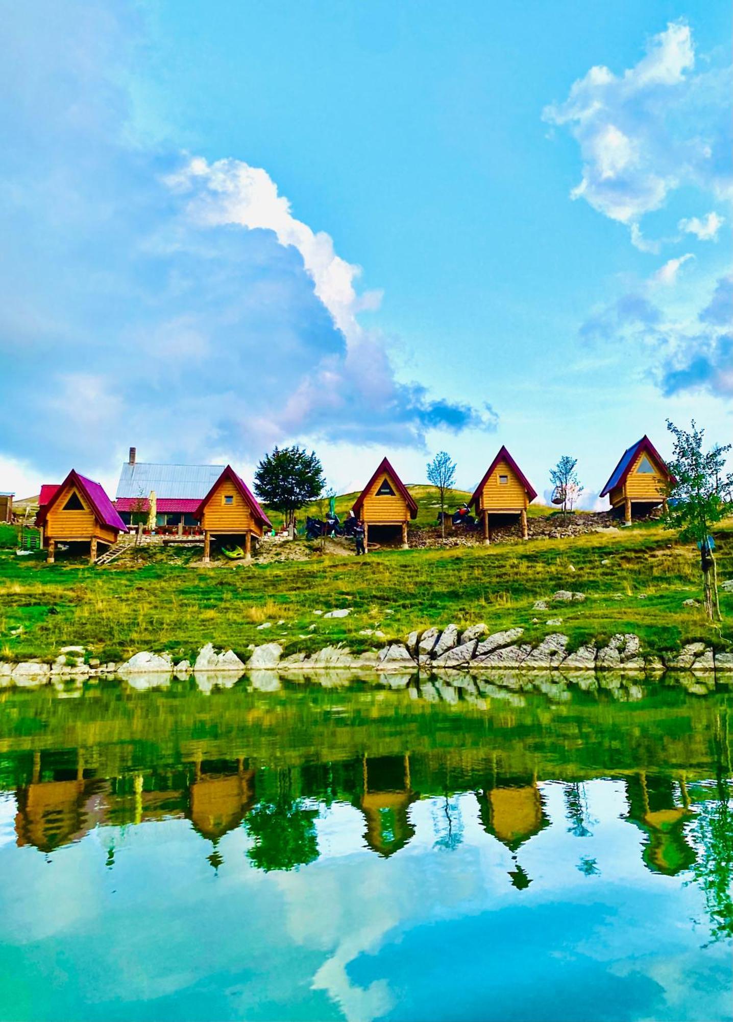 Kapetanovo Jezero Bungalov Bed & Breakfast Podgorica Exterior photo